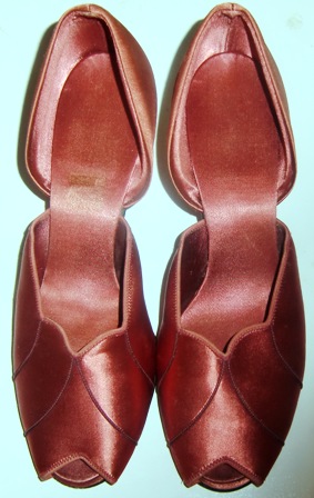 xxM199M 40s WWII Daniel Green Satin Slipper Heels Shoes